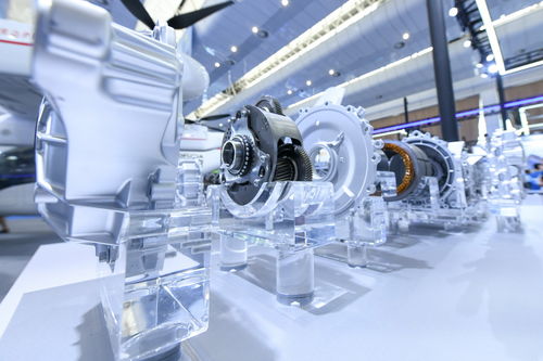 中國動力電池產業 技術開發新成果集中亮相，引領全球綠色出行浪潮